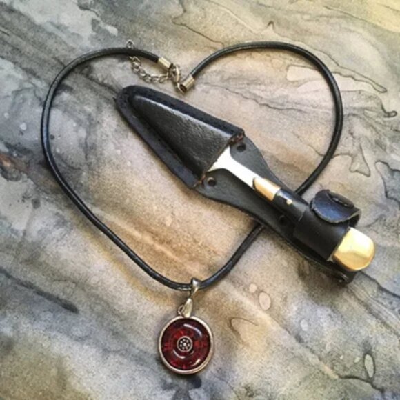 Vintage Red Vampiric Glass, Metal and Leather Necklace - Picture 6 of 10